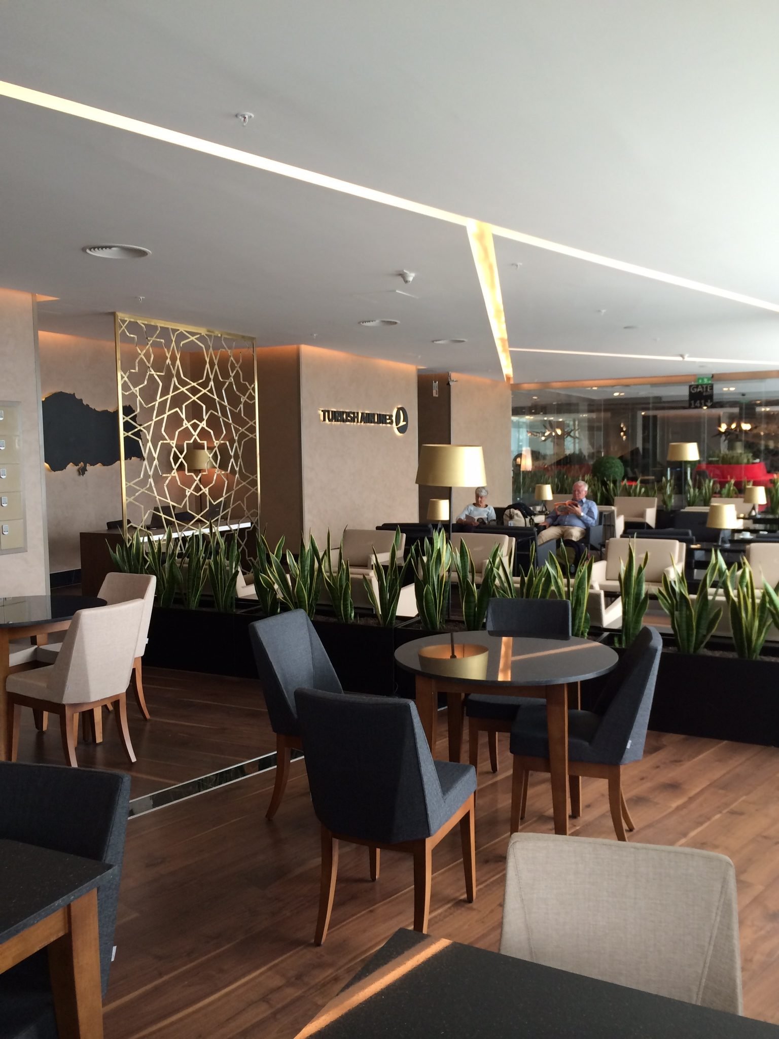 TURKISH AIRLINES LOUNGE IZMIR