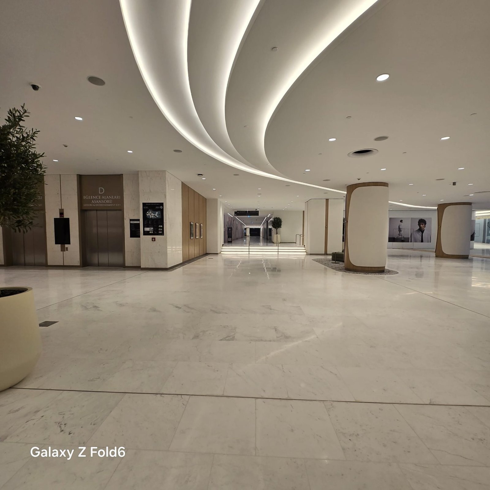 EMAAR SQUARE MALL