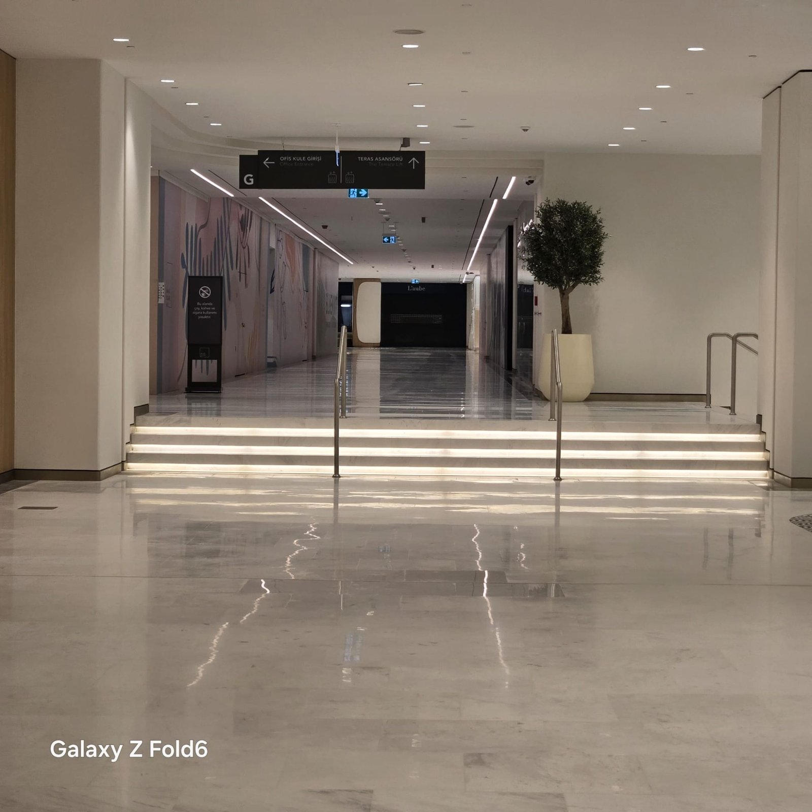 EMAAR SQUARE MALL